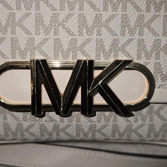 Michael Kors White and Gold Women's Bag NWOT - Picture 3 of 10